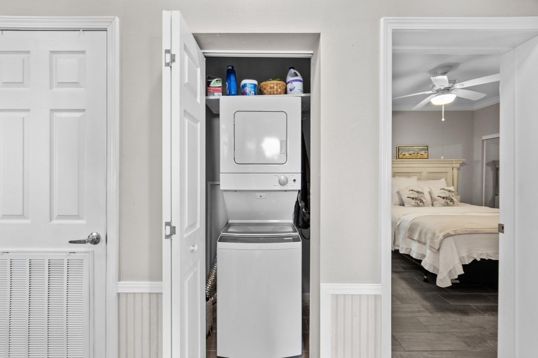 待售: $245,000 (2 贝兹, 2 浴室, 1105 平方英尺)