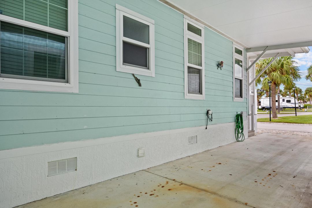 待售: $245,000 (2 贝兹, 2 浴室, 1105 平方英尺)