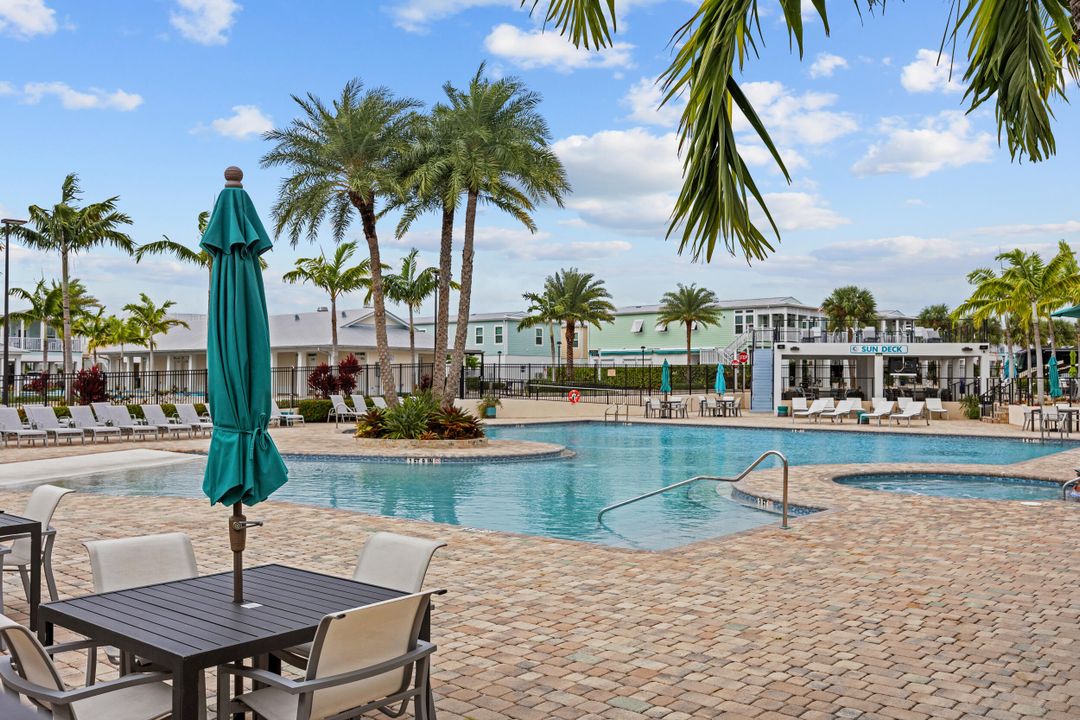 待售: $245,000 (2 贝兹, 2 浴室, 1105 平方英尺)