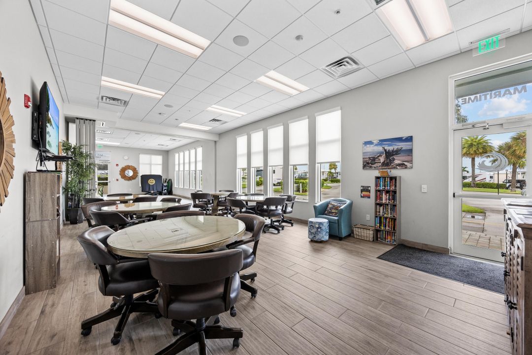 待售: $245,000 (2 贝兹, 2 浴室, 1105 平方英尺)