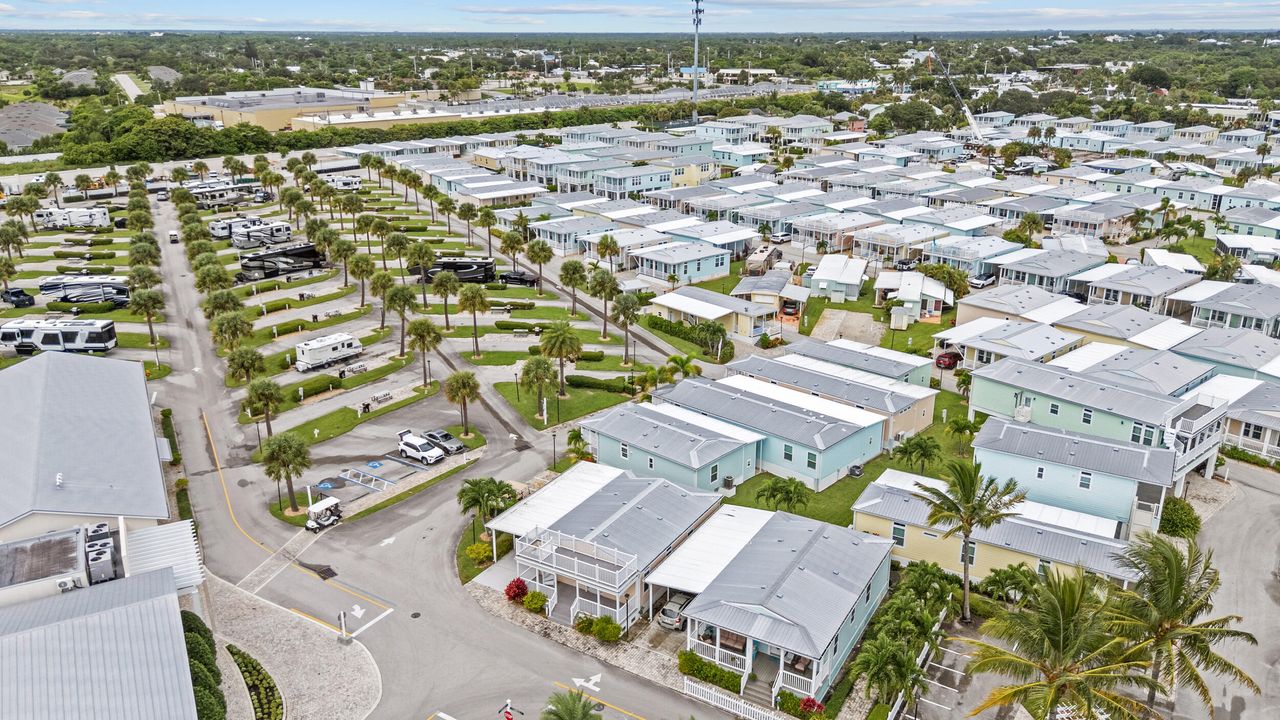 待售: $245,000 (2 贝兹, 2 浴室, 1105 平方英尺)