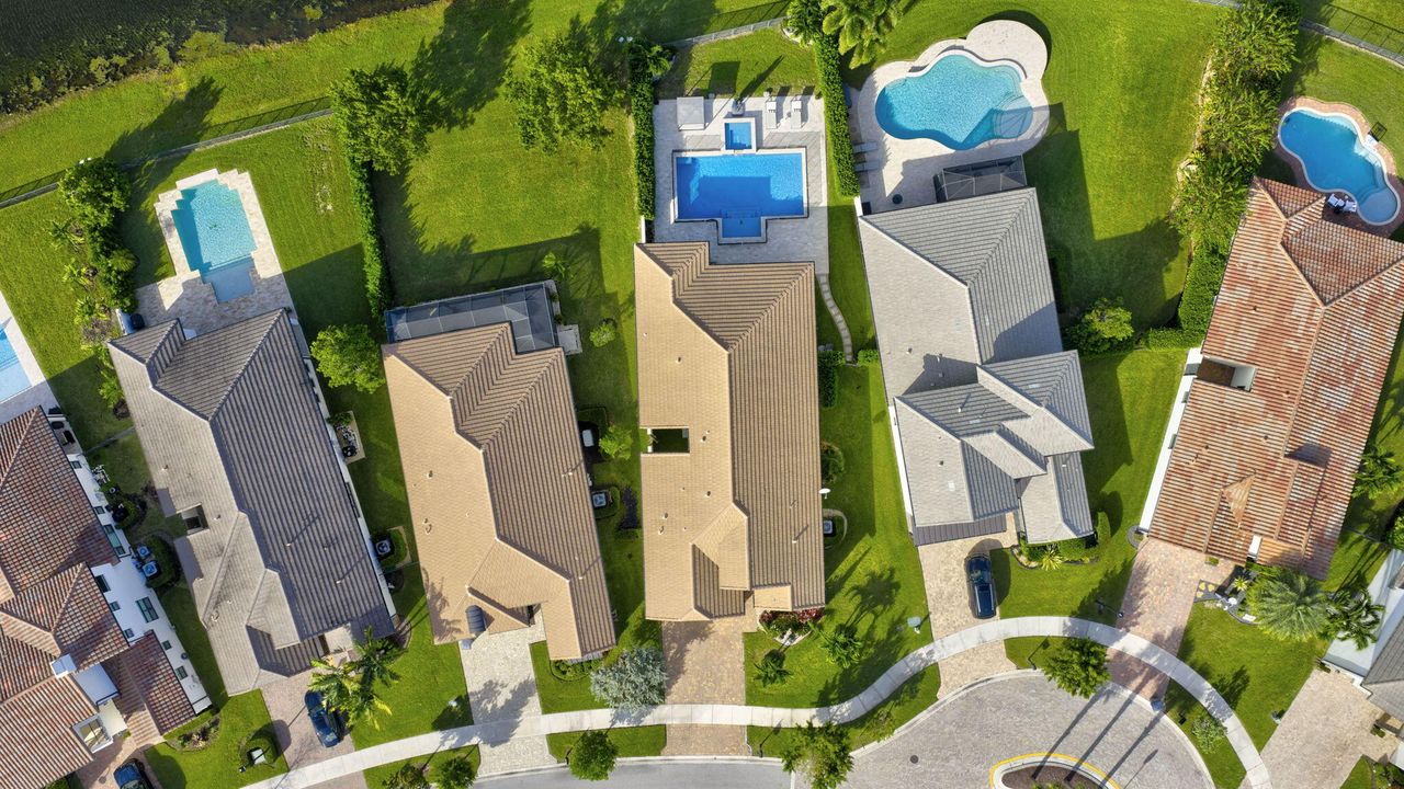 Active With Contract: $1,197,500 (3 beds, 3 baths, 2500 Square Feet)