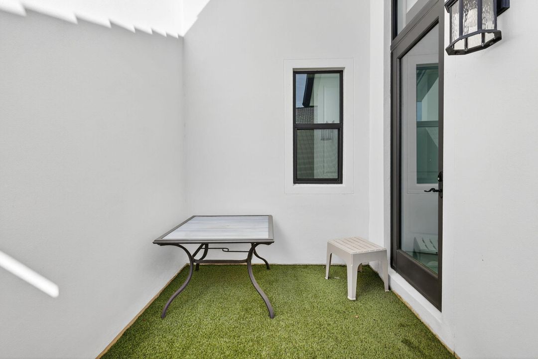 Active With Contract: $1,197,500 (3 beds, 3 baths, 2500 Square Feet)