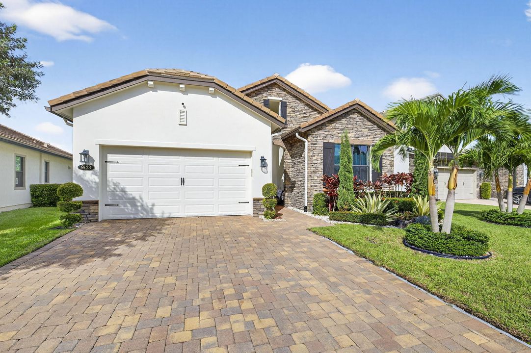 Active With Contract: $1,197,500 (3 beds, 3 baths, 2500 Square Feet)