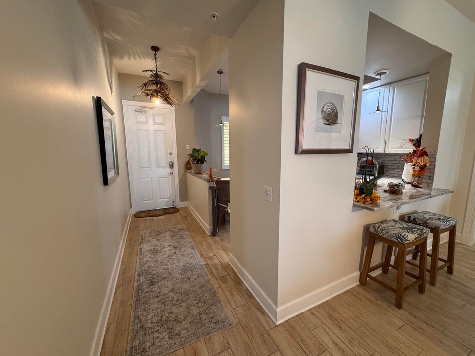 合同活跃: $430,000 (2 贝兹, 2 浴室, 1989 平方英尺)