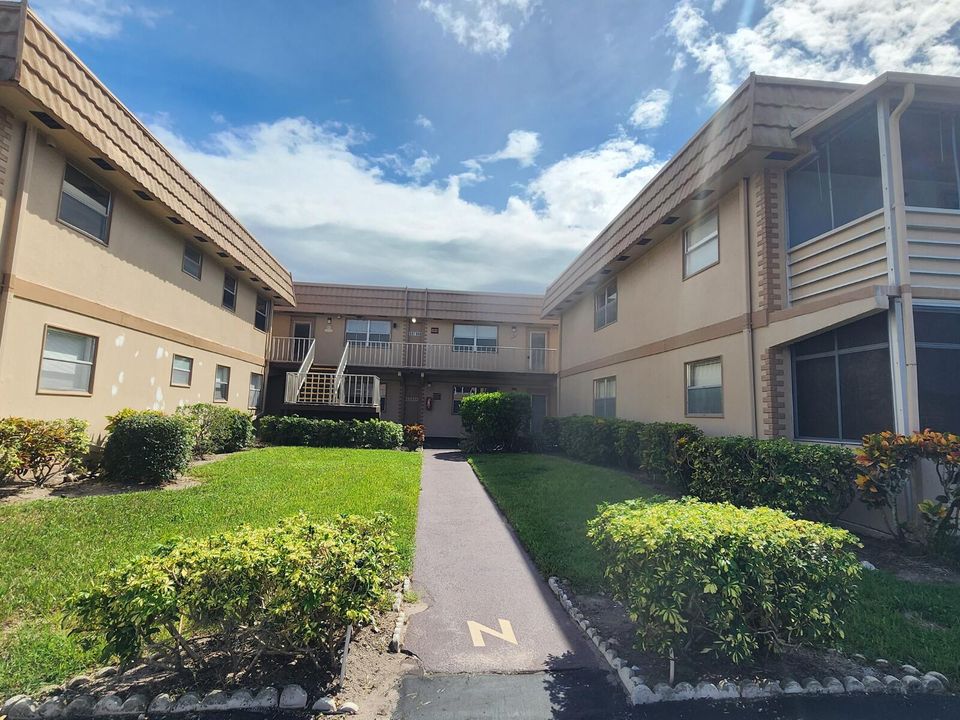 待售: $89,900 (2 贝兹, 2 浴室, 880 平方英尺)