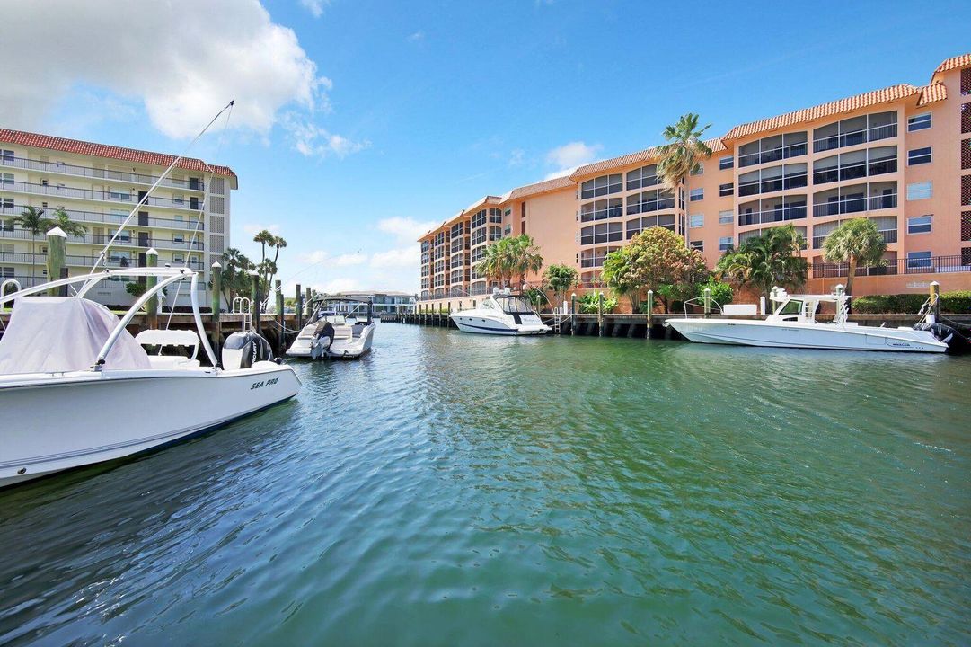 Active With Contract: $449,000 (1 beds, 2 baths, 793 Square Feet)