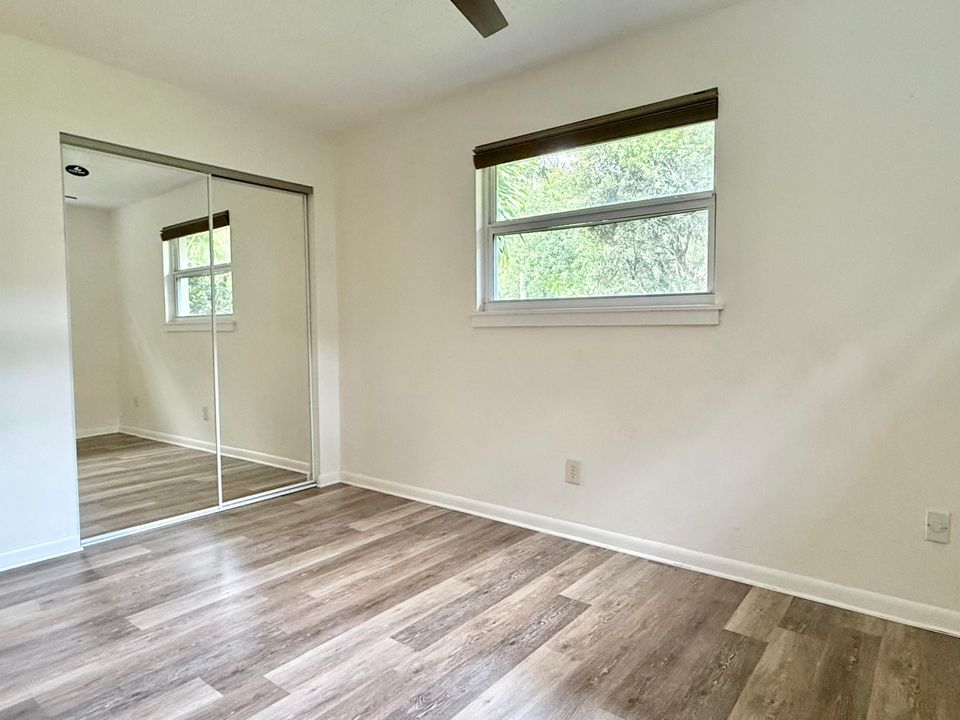 合同活跃: $950,000 (4 贝兹, 2 浴室, 2696 平方英尺)