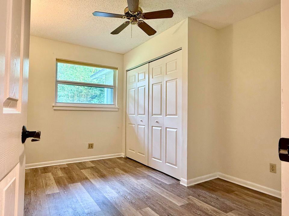 合同活跃: $950,000 (4 贝兹, 2 浴室, 2696 平方英尺)