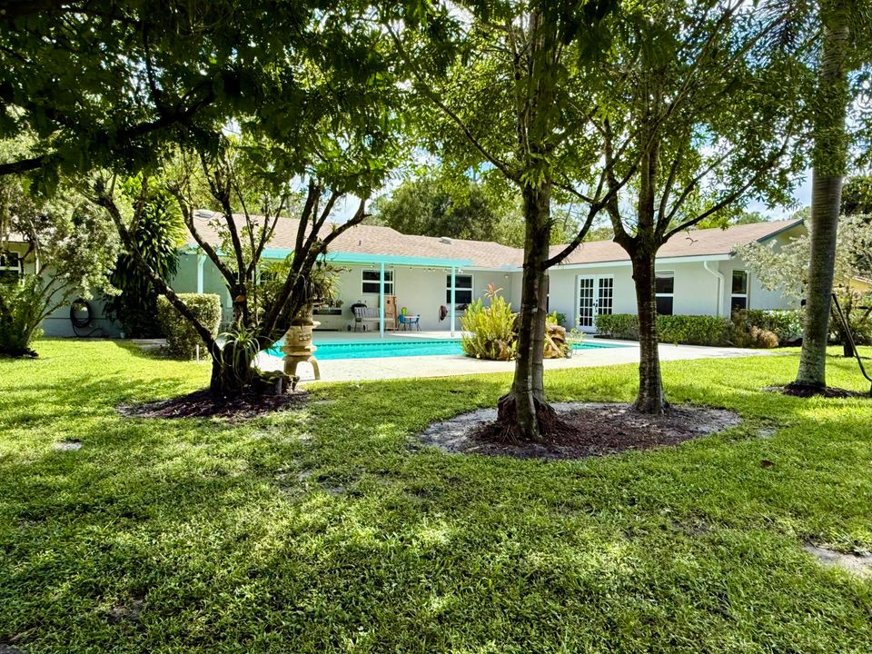 合同活跃: $950,000 (4 贝兹, 2 浴室, 2696 平方英尺)