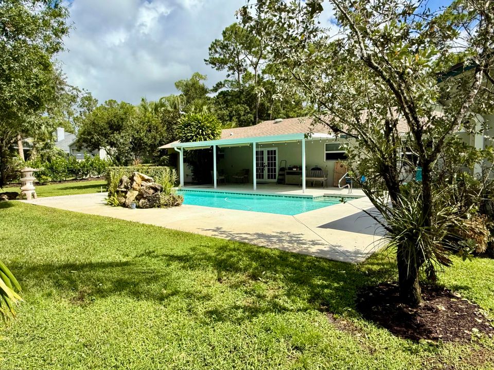 合同活跃: $950,000 (4 贝兹, 2 浴室, 2696 平方英尺)