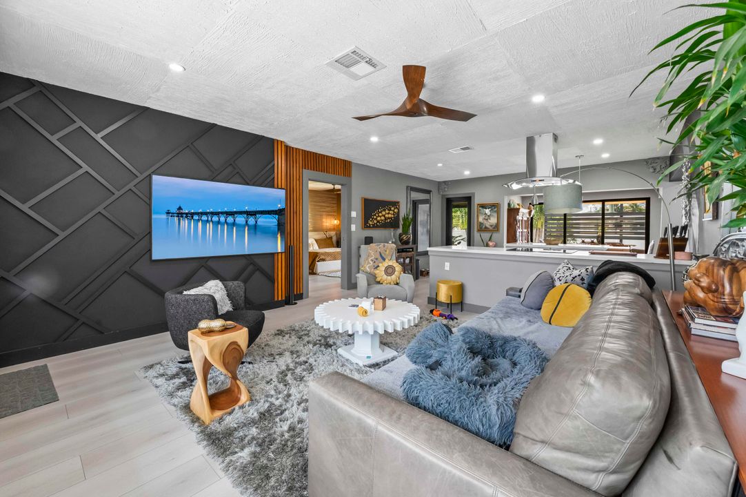 Под контрактом: $1,200,000 (3 спален, 2 ванн, 1307 Квадратных фут)