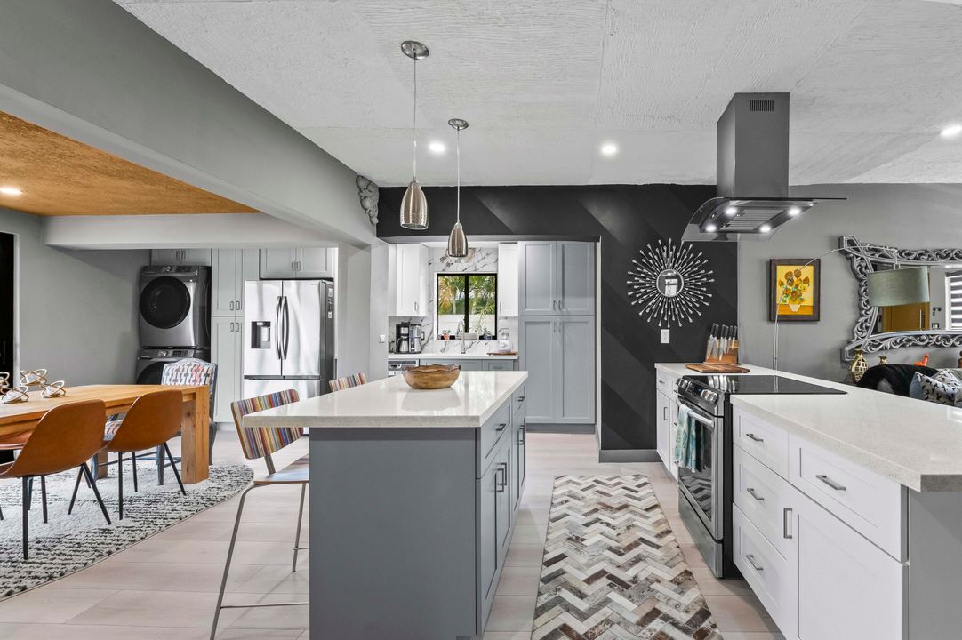 Под контрактом: $1,200,000 (3 спален, 2 ванн, 1307 Квадратных фут)