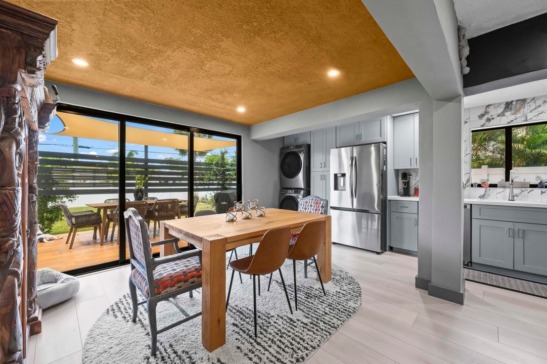 Под контрактом: $1,200,000 (3 спален, 2 ванн, 1307 Квадратных фут)