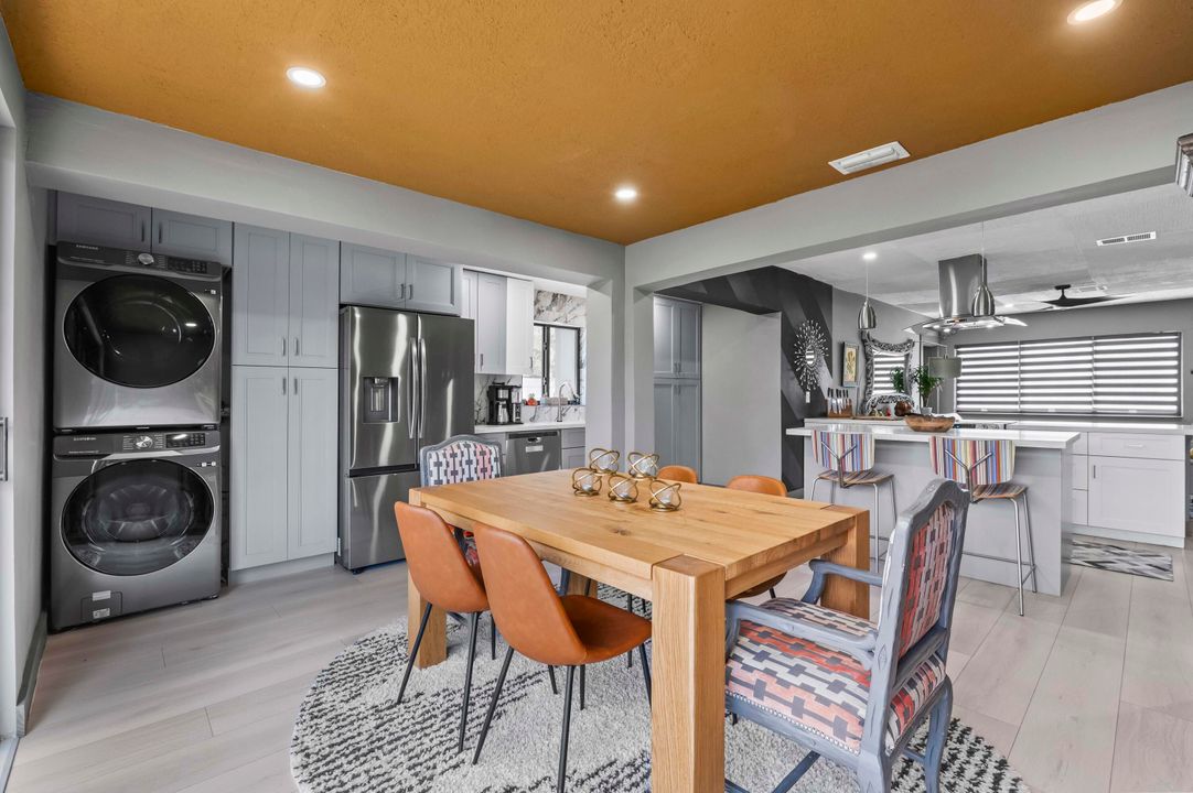 Под контрактом: $1,200,000 (3 спален, 2 ванн, 1307 Квадратных фут)