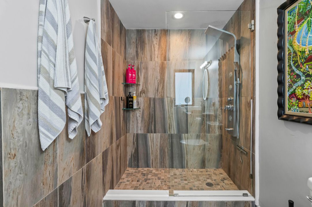 Под контрактом: $1,200,000 (3 спален, 2 ванн, 1307 Квадратных фут)