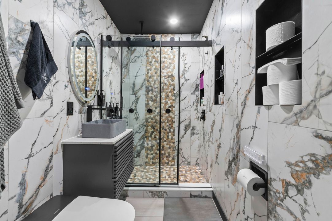 Под контрактом: $1,200,000 (3 спален, 2 ванн, 1307 Квадратных фут)