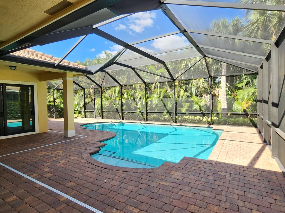 For Rent: $4,895 (4 beds, 3 baths, 2589 Square Feet)