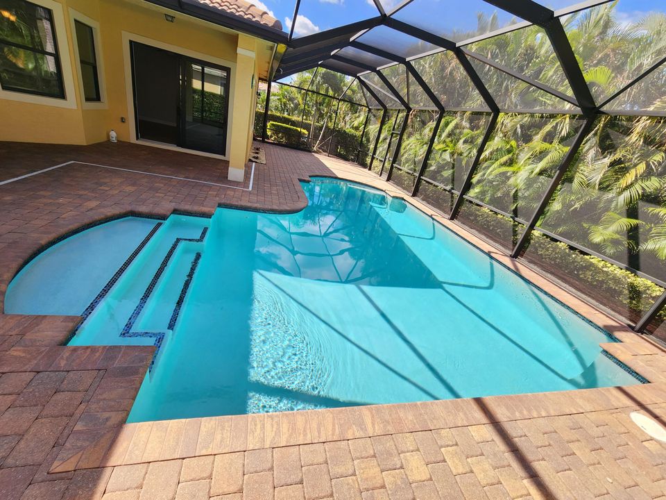 For Rent: $4,895 (4 beds, 3 baths, 2589 Square Feet)