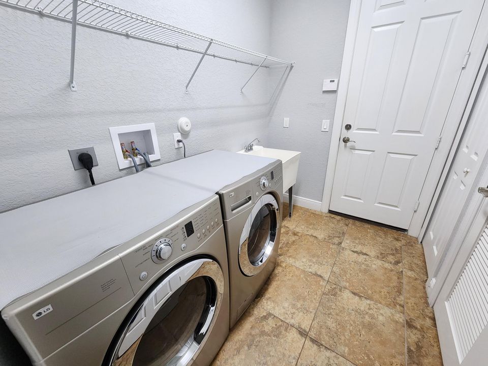 For Rent: $4,895 (4 beds, 3 baths, 2589 Square Feet)