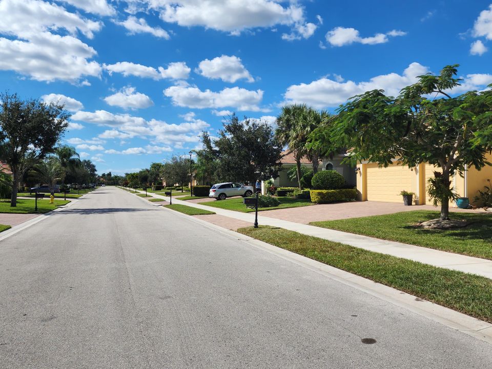 For Rent: $4,895 (4 beds, 3 baths, 2589 Square Feet)