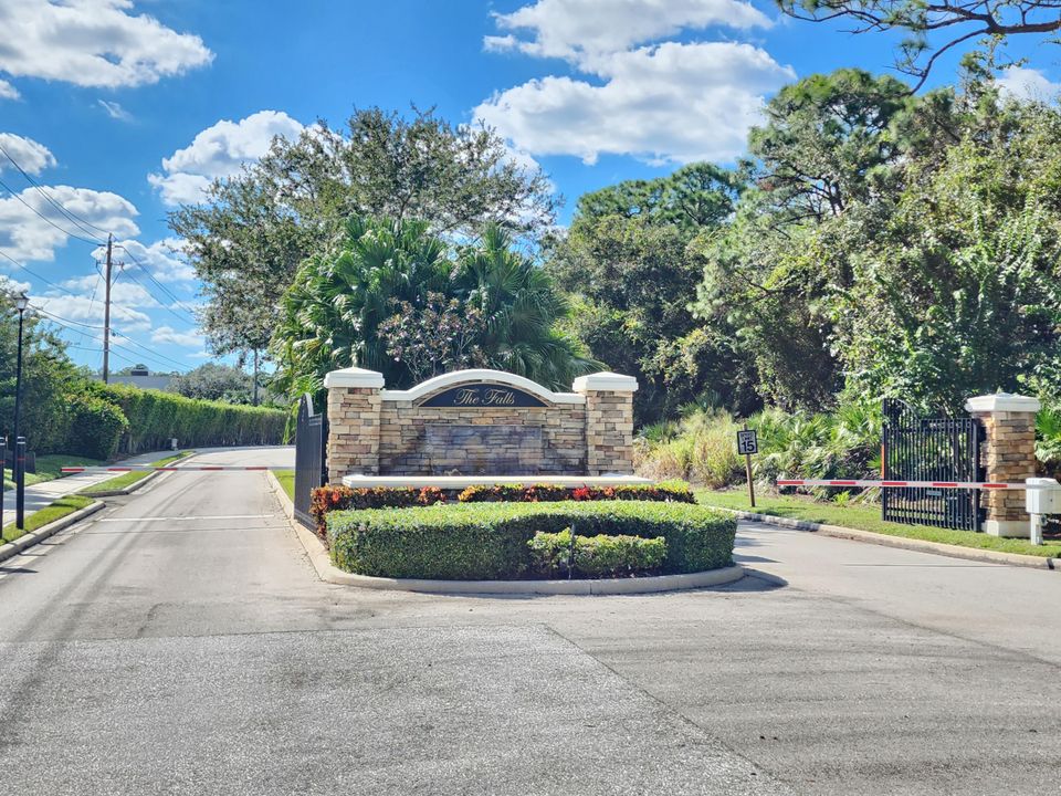 For Rent: $4,895 (4 beds, 3 baths, 2589 Square Feet)