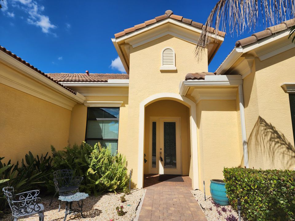 For Rent: $4,895 (4 beds, 3 baths, 2589 Square Feet)