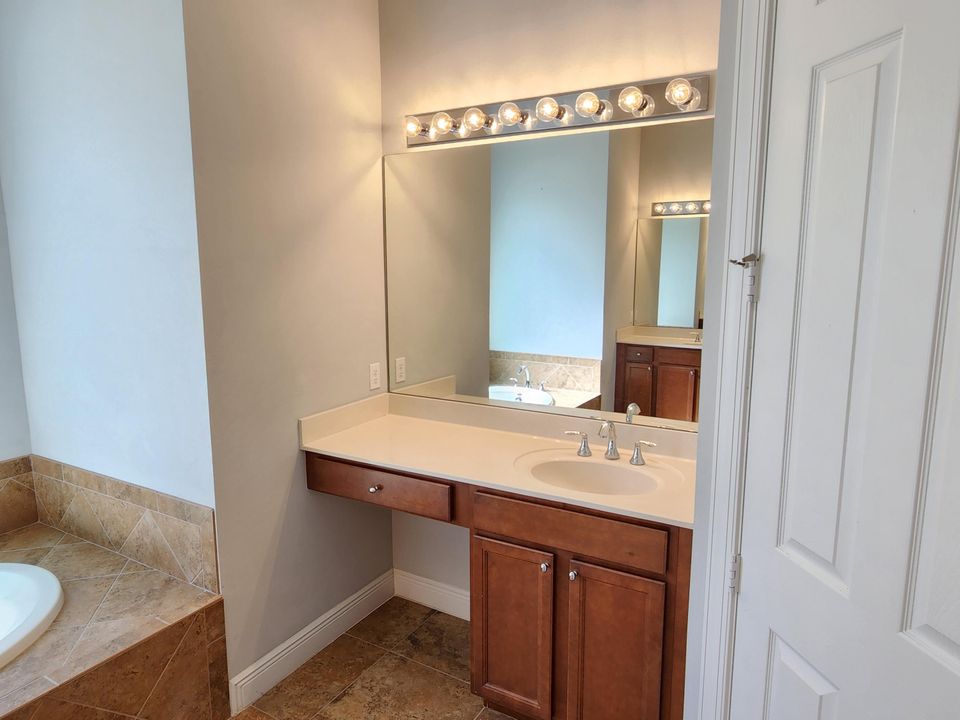 For Rent: $4,895 (4 beds, 3 baths, 2589 Square Feet)