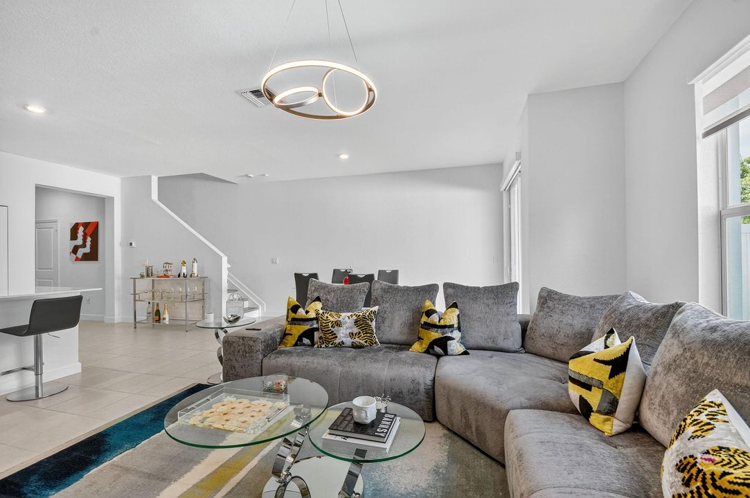 For Sale: $547,000 (4 beds, 2 baths, 1851 Square Feet)