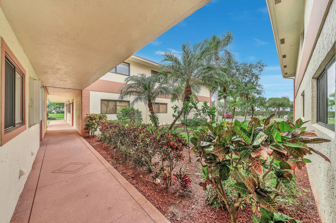 Active With Contract: $146,999 (2 beds, 2 baths, 1150 Square Feet)