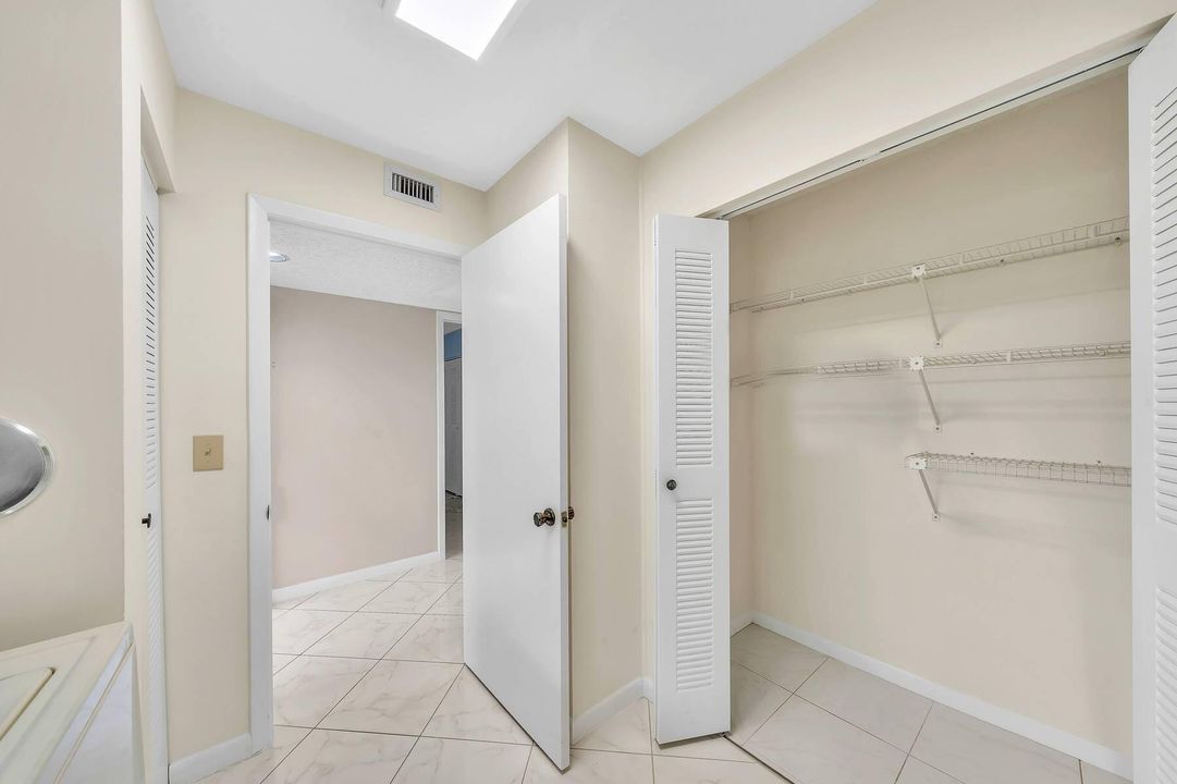 Active With Contract: $146,999 (2 beds, 2 baths, 1150 Square Feet)