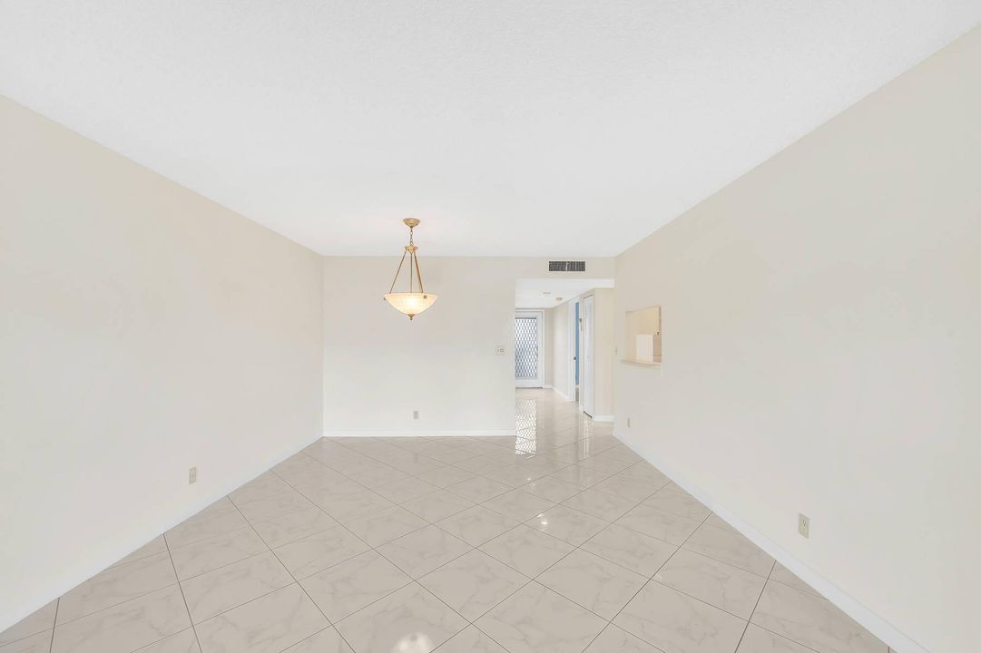 Active With Contract: $146,999 (2 beds, 2 baths, 1150 Square Feet)