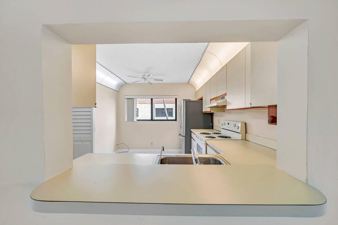 Active With Contract: $146,999 (2 beds, 2 baths, 1150 Square Feet)