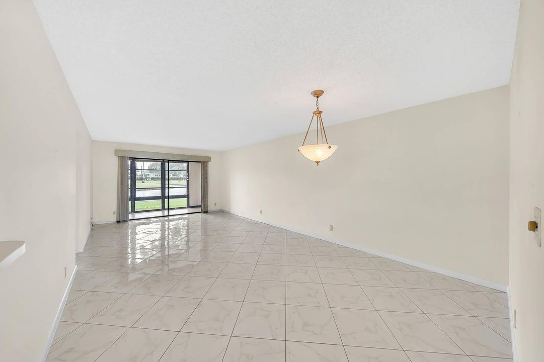 Active With Contract: $146,999 (2 beds, 2 baths, 1150 Square Feet)