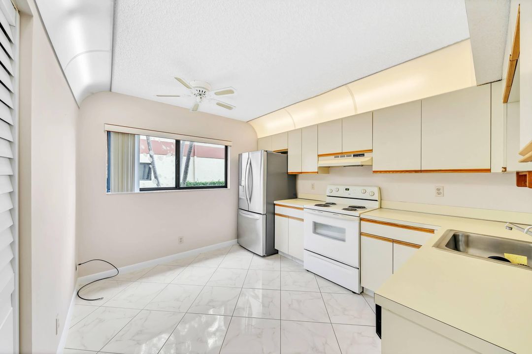 Active With Contract: $146,999 (2 beds, 2 baths, 1150 Square Feet)