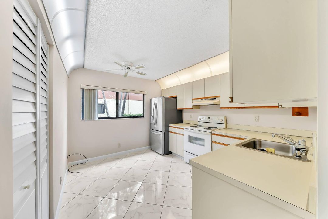 Active With Contract: $146,999 (2 beds, 2 baths, 1150 Square Feet)