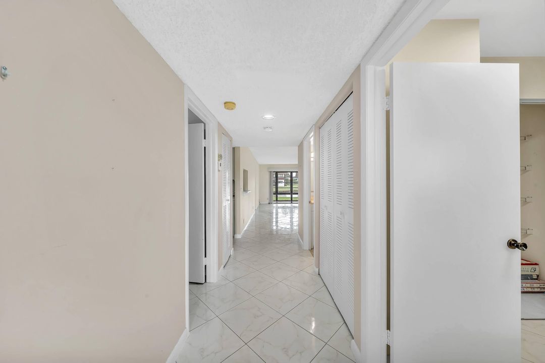 Active With Contract: $146,999 (2 beds, 2 baths, 1150 Square Feet)
