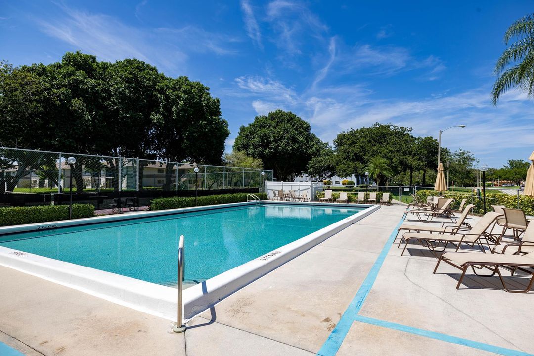 Active With Contract: $146,999 (2 beds, 2 baths, 1150 Square Feet)