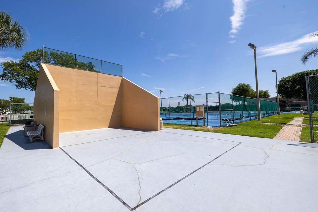 Active With Contract: $146,999 (2 beds, 2 baths, 1150 Square Feet)