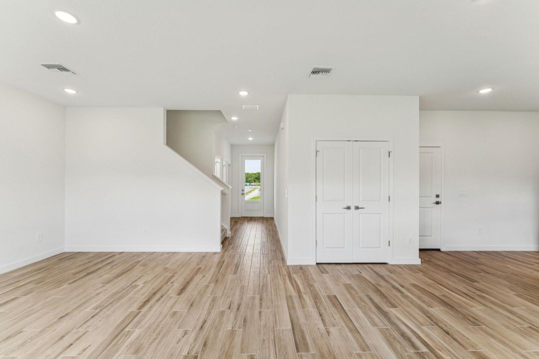 For Sale: $389,995 (3 beds, 2 baths, 1985 Square Feet)