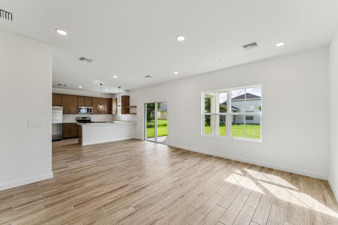 For Sale: $389,995 (3 beds, 2 baths, 1985 Square Feet)