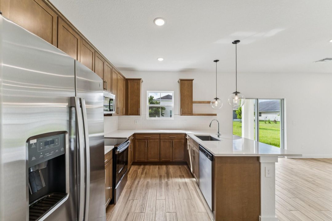 For Sale: $389,995 (3 beds, 2 baths, 1985 Square Feet)