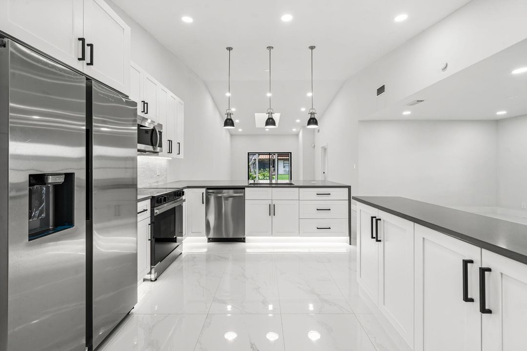 Active With Contract: $439,000 (2 beds, 2 baths, 1500 Square Feet)