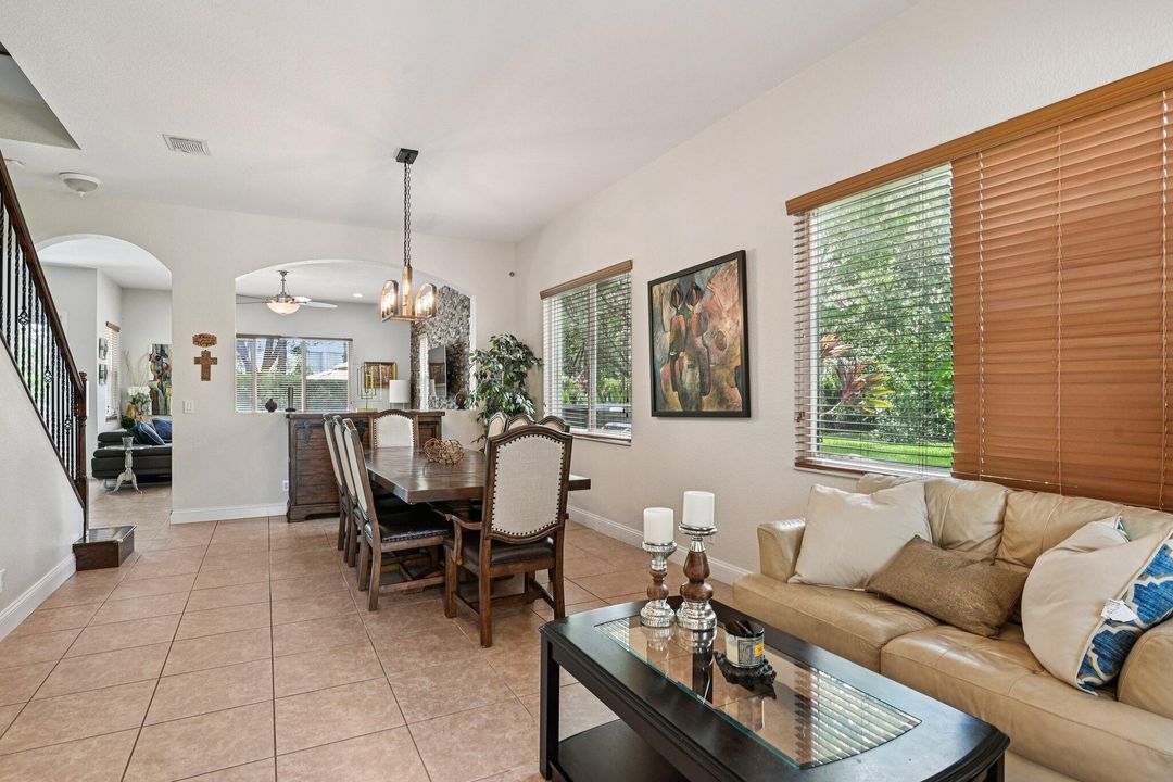 待售: $725,000 (5 贝兹, 3 浴室, 3119 平方英尺)