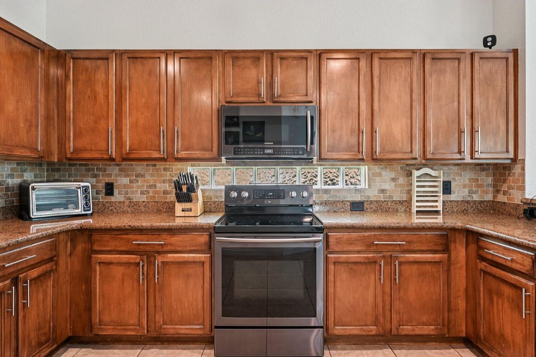 待售: $725,000 (5 贝兹, 3 浴室, 3119 平方英尺)