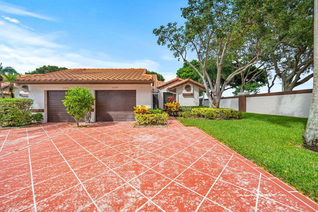 Active With Contract: $439,000 (2 beds, 2 baths, 1500 Square Feet)