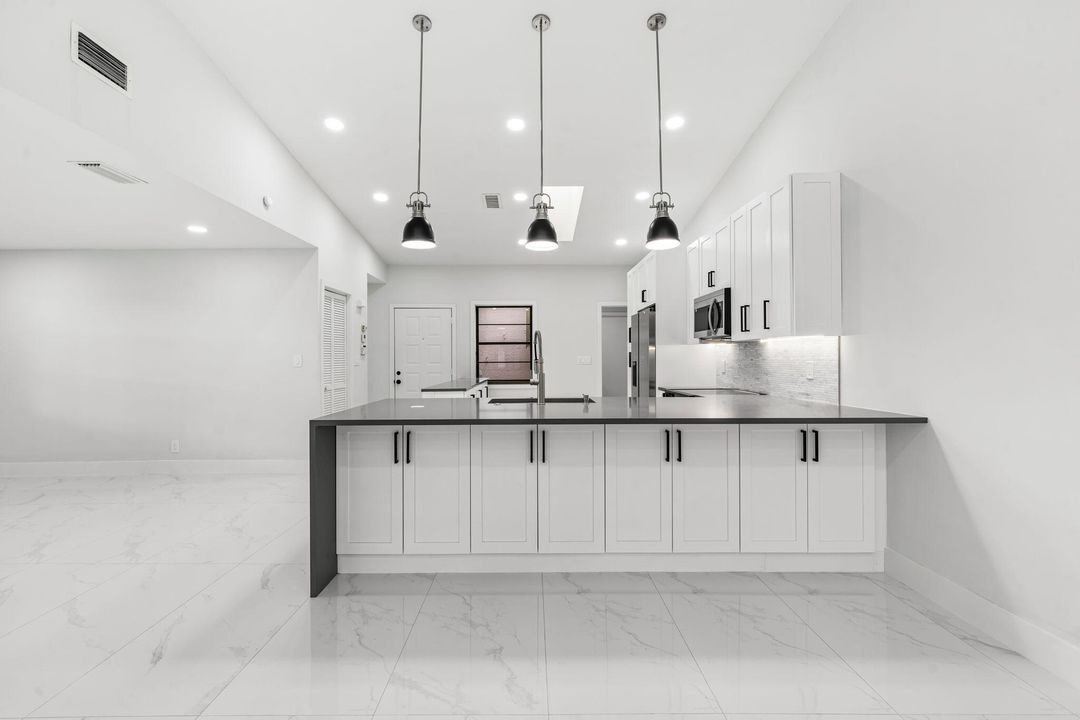 Active With Contract: $439,000 (2 beds, 2 baths, 1500 Square Feet)