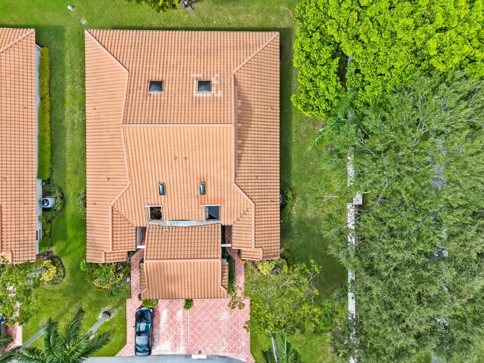 Active With Contract: $439,000 (2 beds, 2 baths, 1500 Square Feet)