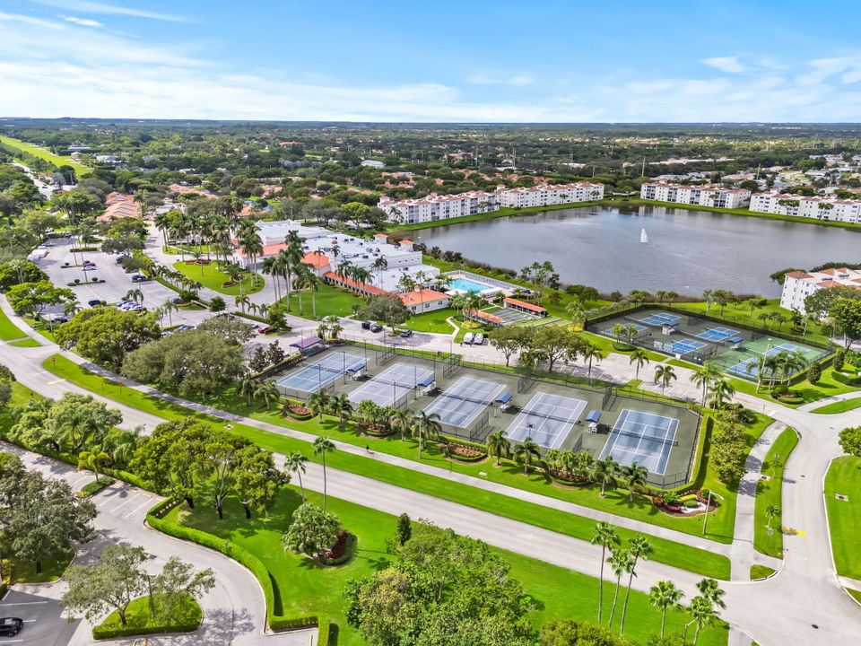 Active With Contract: $439,000 (2 beds, 2 baths, 1500 Square Feet)