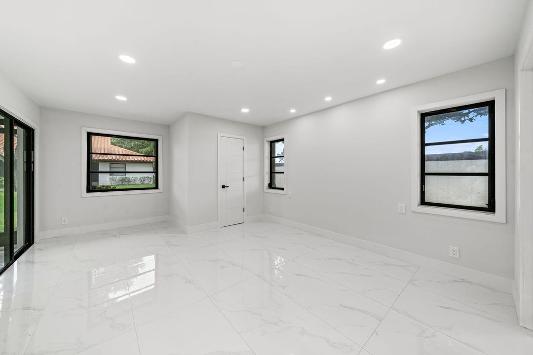 Active With Contract: $439,000 (2 beds, 2 baths, 1500 Square Feet)